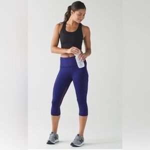 Lululemon Outrun 17" Crop capri athletic mesh legging
Emperor Blue Purple sz 6